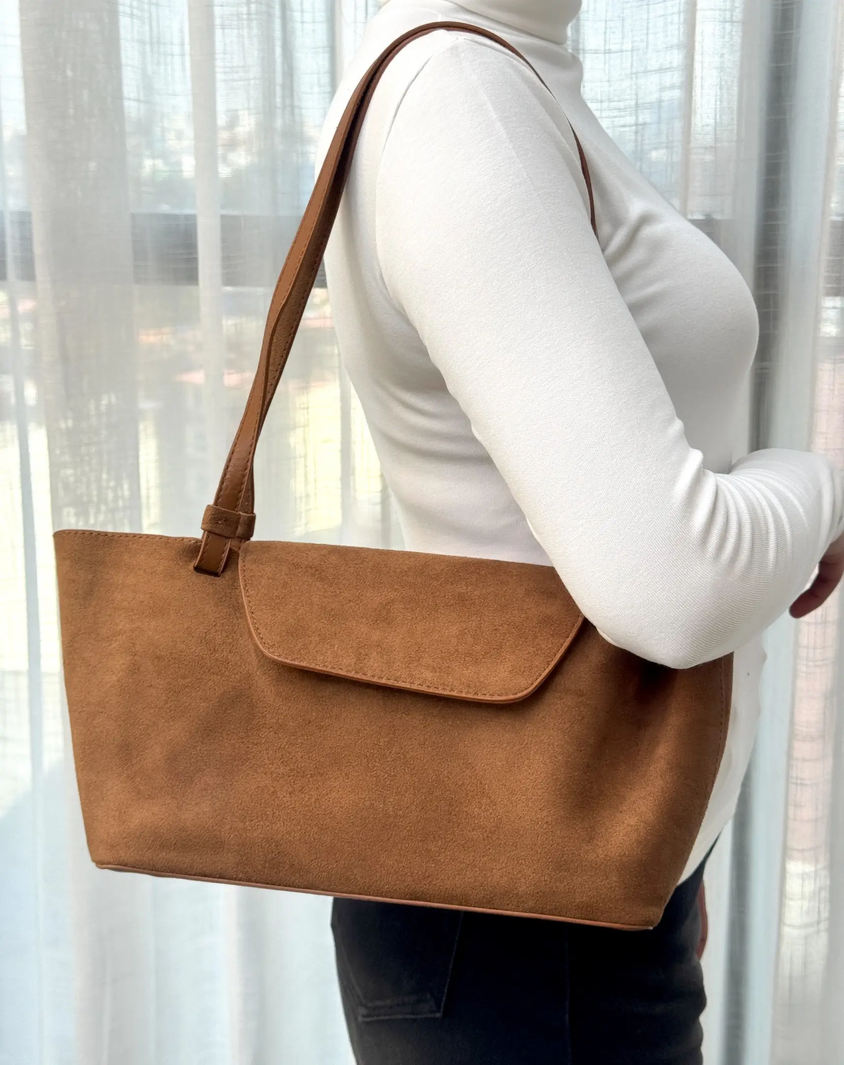 TF70305 HAND BAG