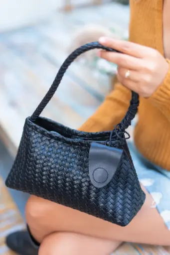 TF3296 HAND BAG