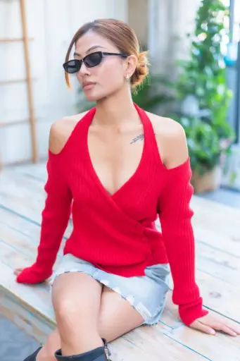 13 LADIES SWEATER